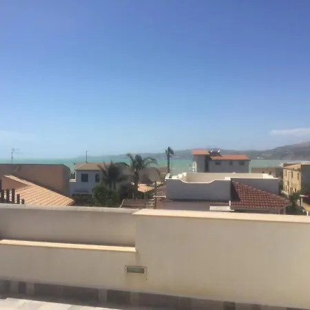 Casa Vacanza Mansarda Sanleonina شقة